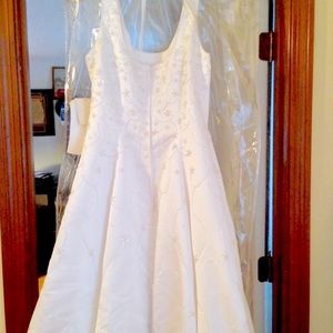 Women’s size 14 Wedding Gown